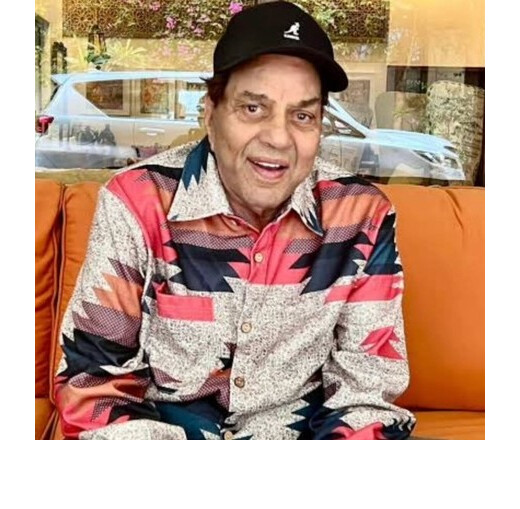 धर्मेंद्र के स्वास्थ्य को लेकर हेमा मालिनी की भावुक अपील — उनके लिए करें प्रार्थना 